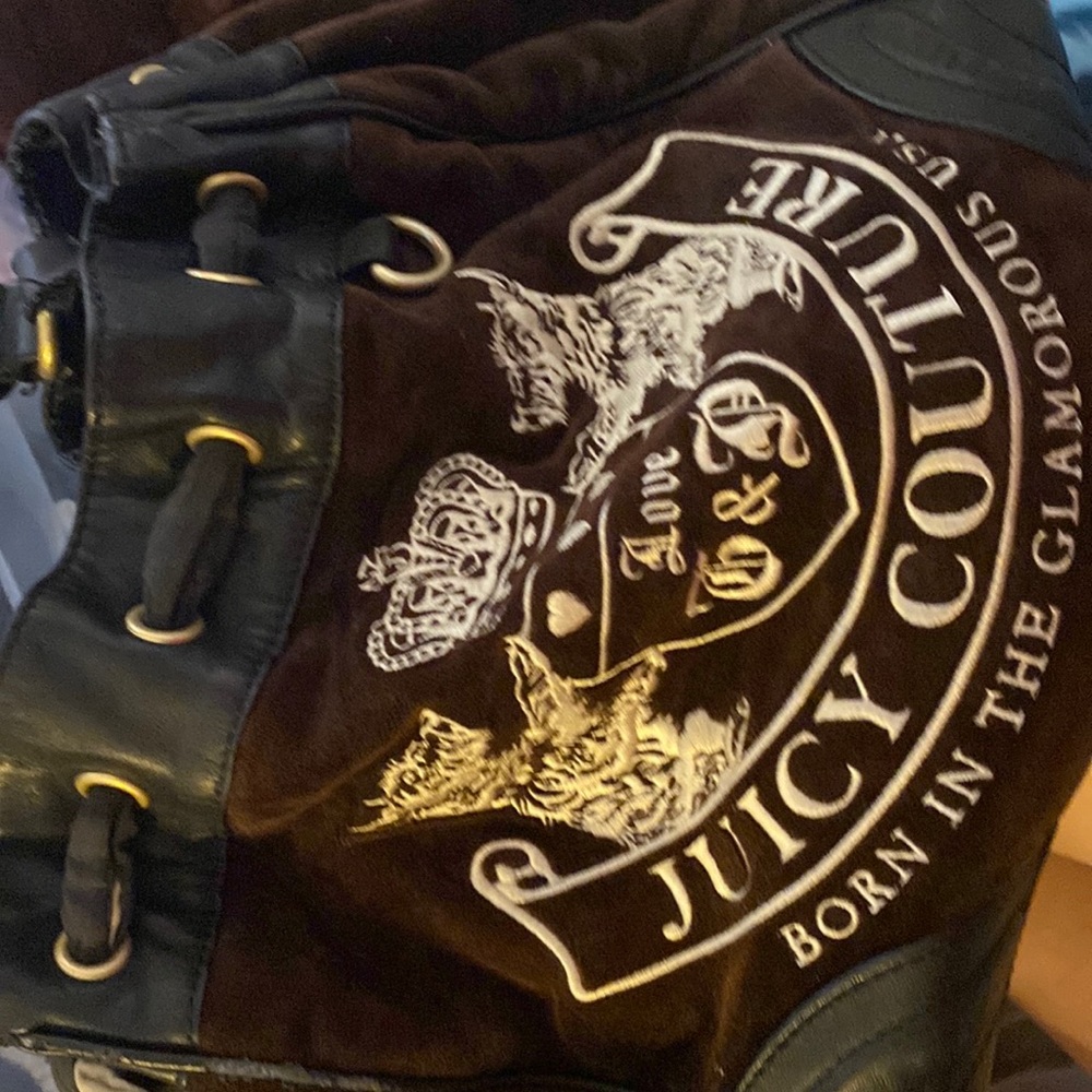Color is good only on the leather part it’s a bit faded nothing a girl can fix.